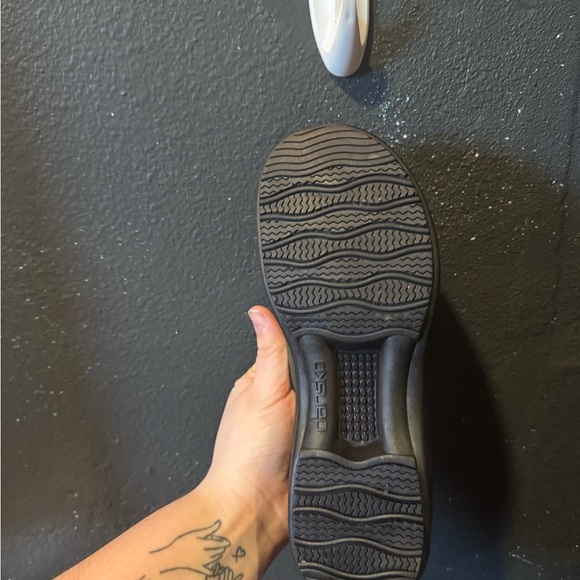 Dansko Black Green Leather Sandals with Adjustable Straps and Rugged Platform - Picture 8 of 8